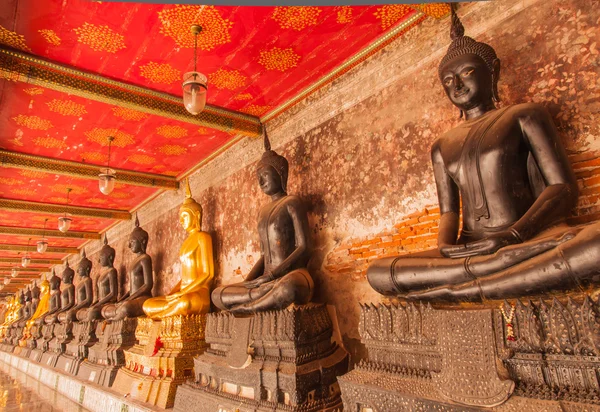 Seated buddhas in wat suthat,Bangkok,Thailand — Stock Photo, Image