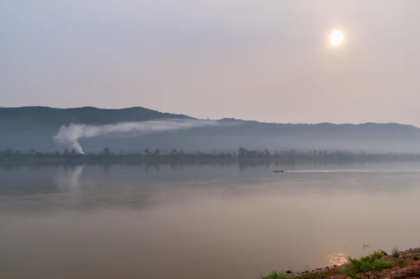 风光秀丽的太阳在湄公河设置 — 图库照片