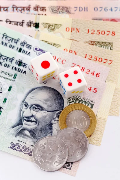 Dés en billets en monnaie indienne — Photo