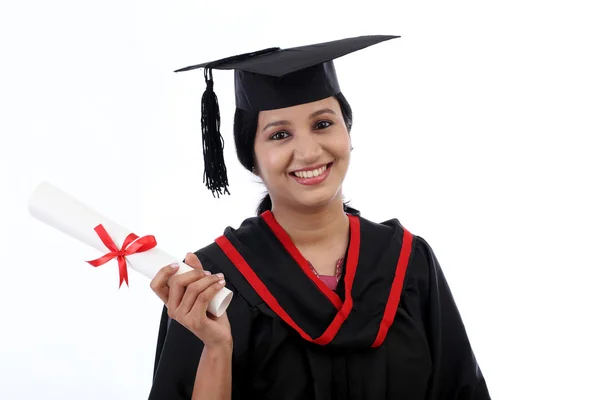 Glückliche junge Studentin mit Diplom — Stockfoto