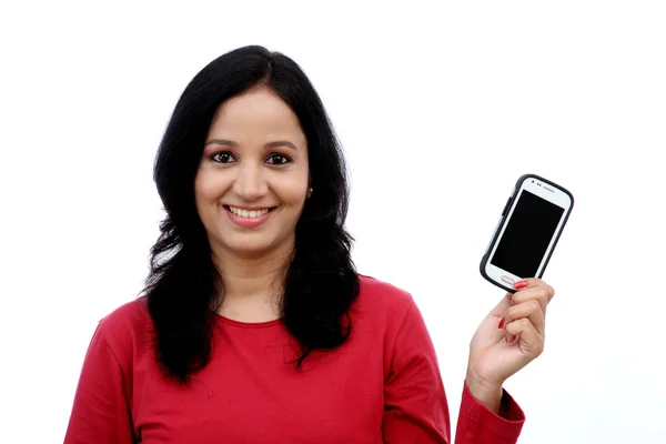 Giovane donna in possesso di telefono cellulare — Foto Stock