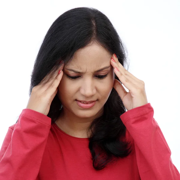 Mujer joven con dolor de cabeza — Foto de Stock