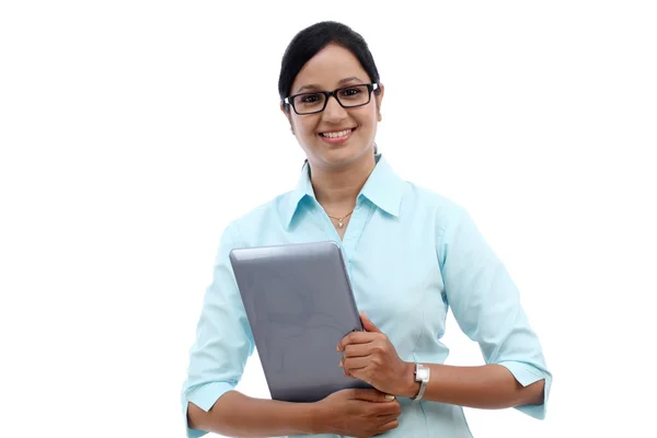 Mutlu genç iş kadını tablet ile
