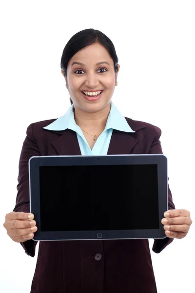 Happy young business woman showing tablet — Stock Photo, Image