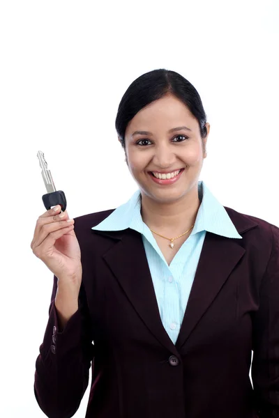 Happy young business woman holding key — Stock Photo, Image