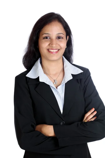 Młody szczęśliwy indyjski biznes kobieta z rękami skrzyżowanymi — Zdjęcie stockowe