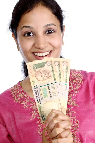 Femme heureuse tenant des billets de monnaie — Photo