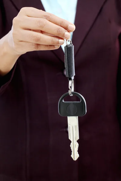 Happy young business woman holding key — Stock Photo, Image