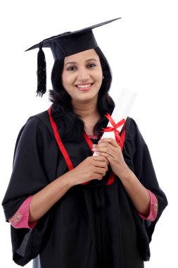 Mutlu genç kız öğrencinin diploma holding 