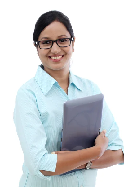 Szczęśliwy młody biznes kobieta z tabletem — Zdjęcie stockowe