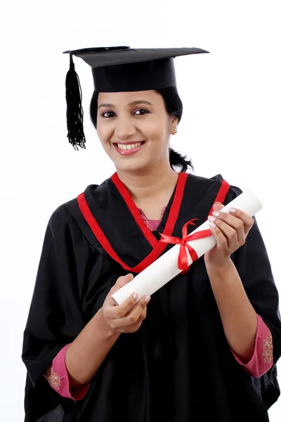 Glückliche junge Studentin mit Diplom — Stockfoto
