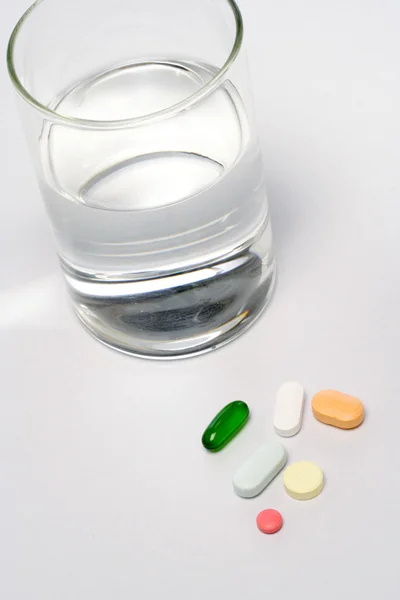 Pills and water — Stock Photo, Image