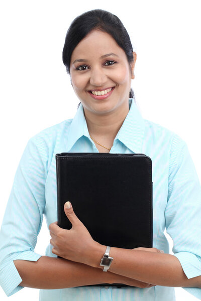 Счастливая молодая деловая женщина с планшетом
