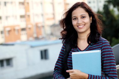 Bayan üniversite öğrencisi Kampüsü