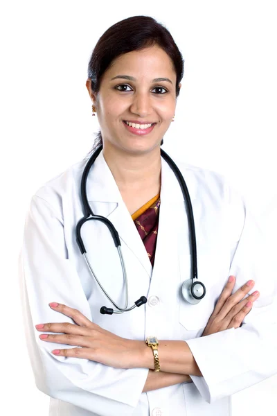 Médico mujer con los brazos cruzados — Foto de Stock