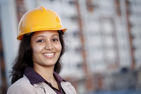 Sonriente mujer Ingeniera industrial —  Fotos de Stock