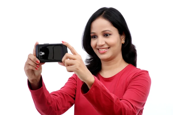 Jovem mulher tomando auto foto — Fotografia de Stock