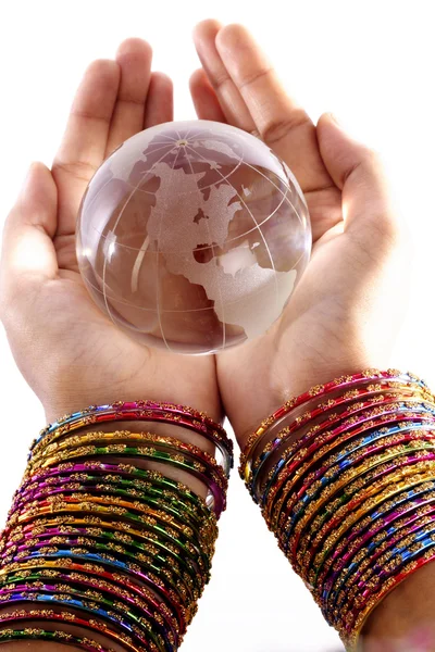 Mano tenendo globo di vetro — Foto Stock