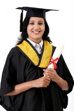 Mutlu genç kız öğrencinin diploma holding 