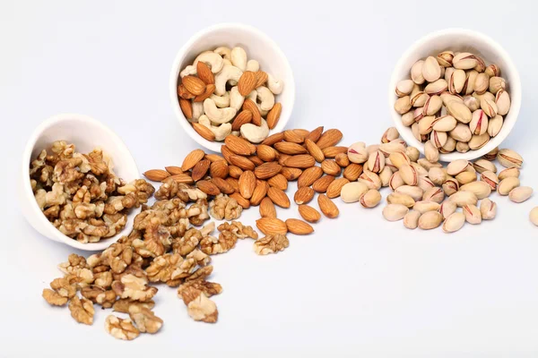 Tazones de almendras, pistachos y tuercas de pared — Foto de Stock