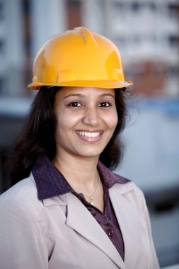 kadın inşaat mühendisi