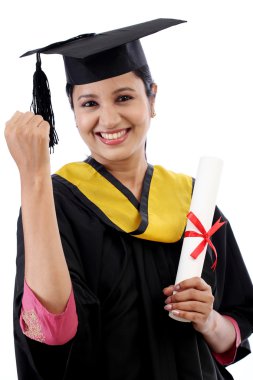 Başarılı genç kadın mezunu 