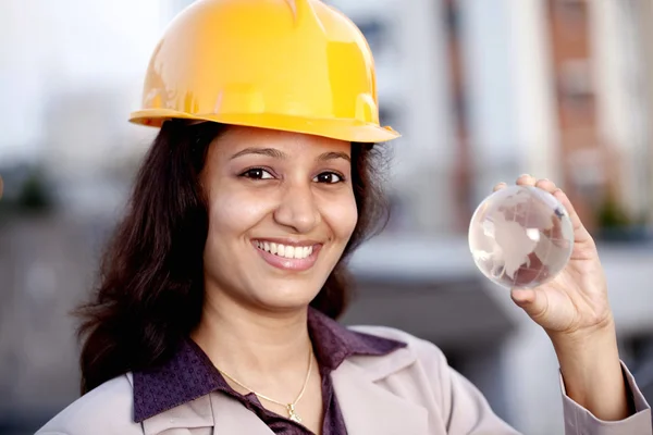 Inżynier budowy kobiet z kloszem — Zdjęcie stockowe