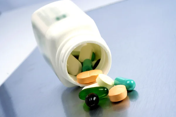 Pills spilling out — Stock Photo, Image