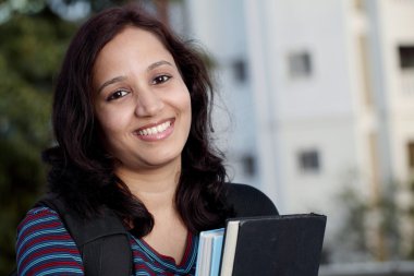 mutlu kız öğrenci