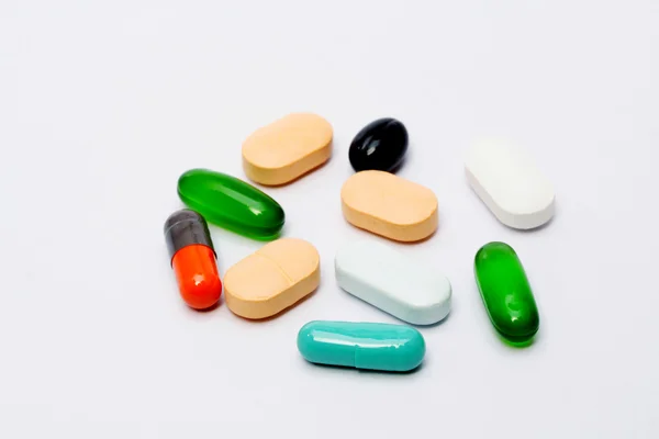 Różne tabletki biały — Zdjęcie stockowe