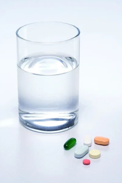 Glass of Water and Pills — Stock Photo, Image