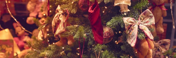 खिलौने के साथ क्रिसमस पेड़ — स्टॉक फ़ोटो, इमेज
