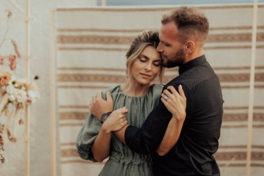 A intimate and discreet wedding ceremony in nature. Wedding adapted to the conditions of the pandemic