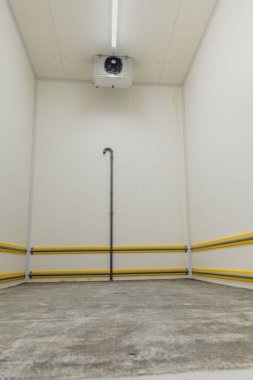 Et endüstrisi için yeni soğutma odası düzenleniyor ve donatılıyor.