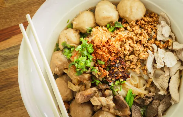 Etli şehriye çorbası