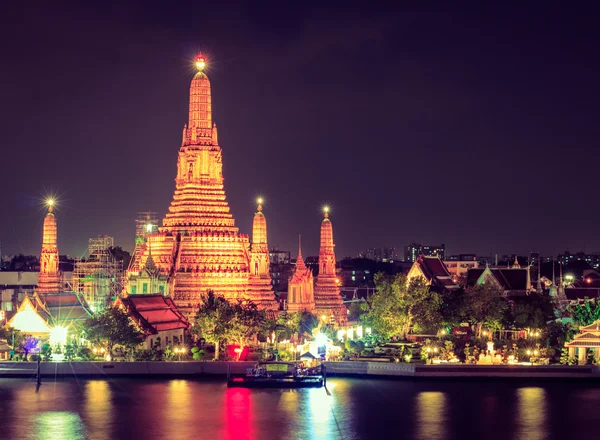 Templo de Wat Arun al atardecer en Bangkok Tailandia —  Fotos de Stock