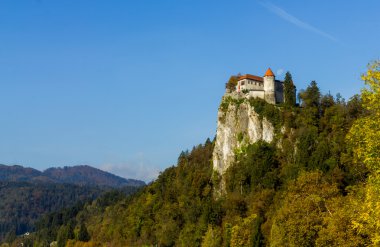 Güzel eski bina kayalık tepede tarihi