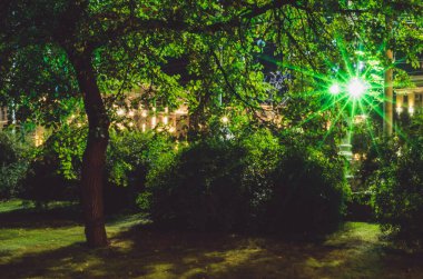 Koltsovsky Meydanı. Voronezh şehri. Fotoğraf, uzun bir deklanşör hızında. Kapalı Park.