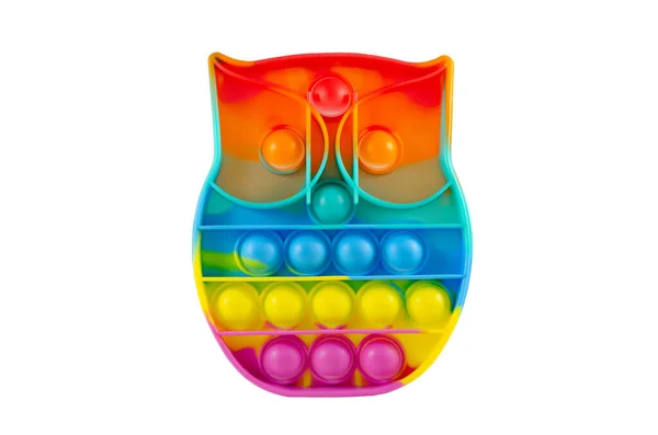 Baykuş şeklinde beyaz izole bir arka plana 