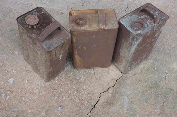 Pas doku üzerinde galon metal
