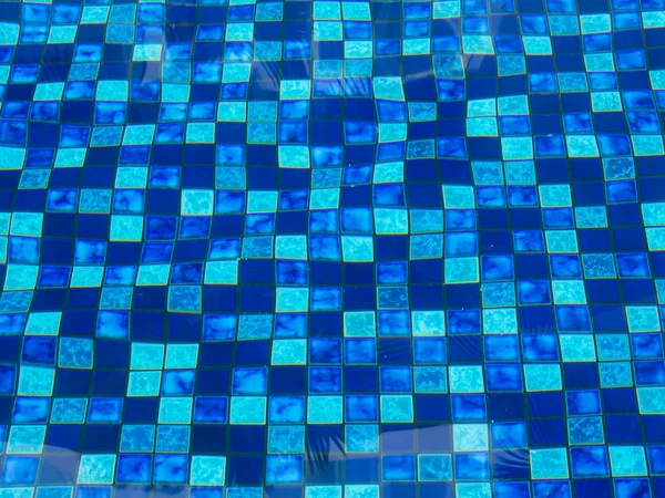 Azulejos azuis na piscina — Fotografia de Stock