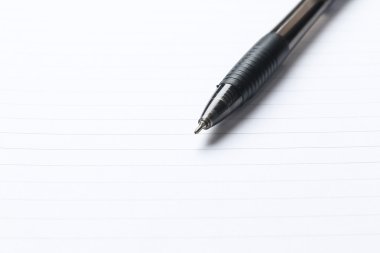 kalem ve boş açılan not defteri