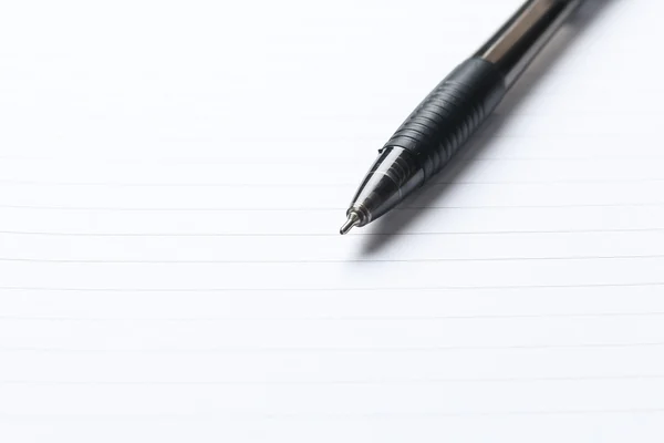Kalem ve boş açılan not defteri — Stok fotoğraf