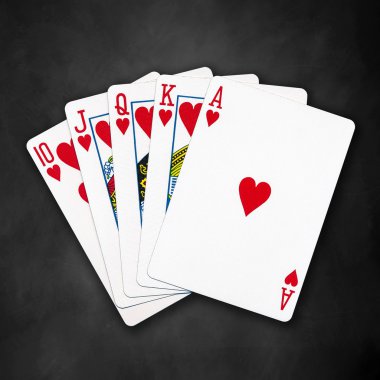 Bir floş royal oynarken poker kartları