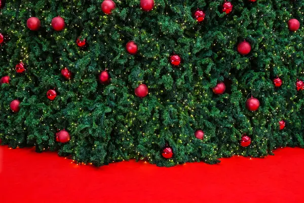 Decorated christmas tree with electric light and christmas balls — Stock Photo, Image