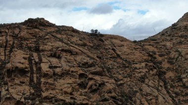 Dağlar sizi rahatlamanız için çağırıyor, majesteleri. 