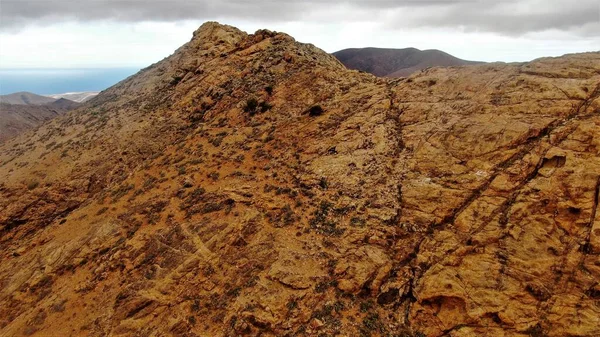 Dağlar sizi rahatlamanız için çağırıyor, majesteleri. 