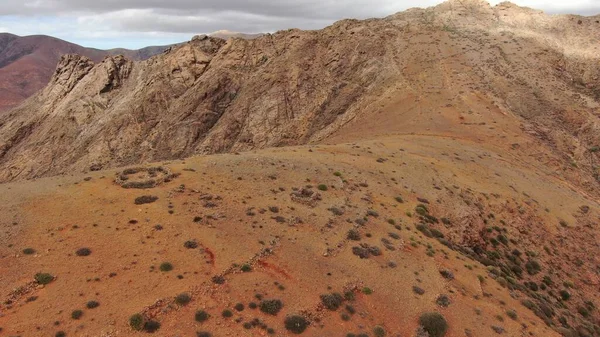Dağlar sizi rahatlamanız için çağırıyor, majesteleri. 