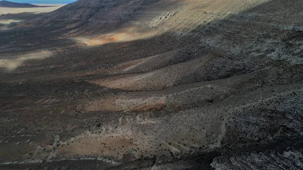 Rüzgarın Yonttuğu Çeşitli Renkte Dağlar — Stok fotoğraf