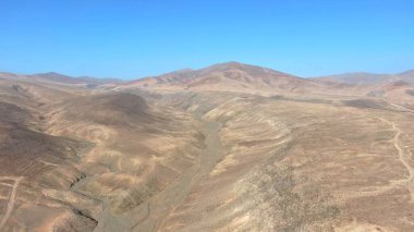 Dağlardan ve kayalıklardan görünen Atlantik Okyanusu